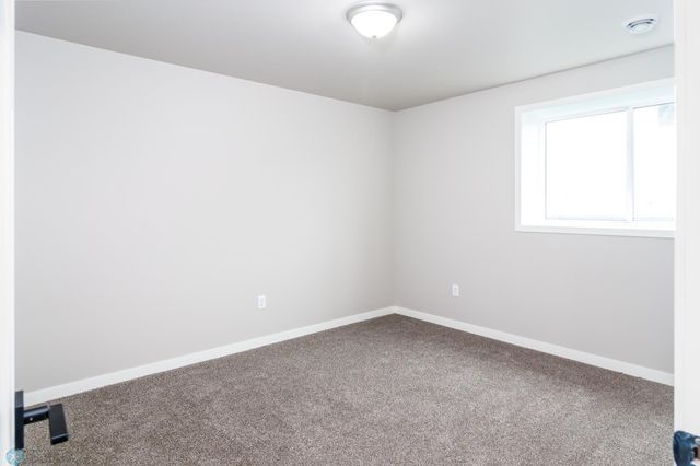 6016 80th Avenue S, Fargo, ND 58047