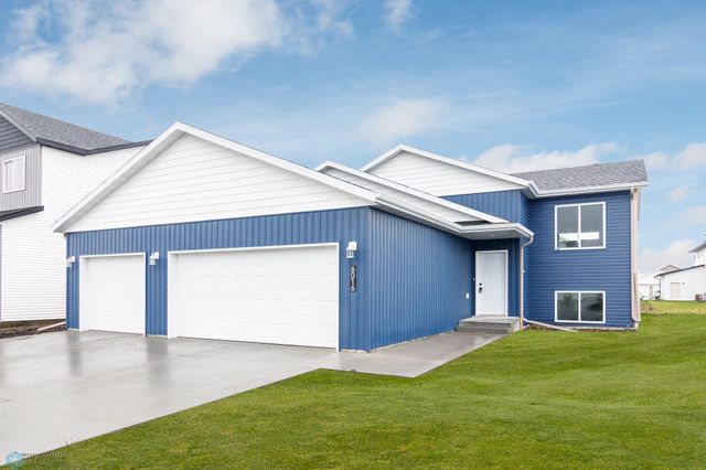 6016 80th Avenue S, Fargo, ND 58047