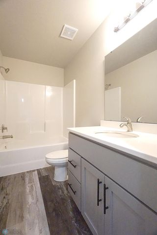 6016 80th Avenue S, Fargo, ND 58047
