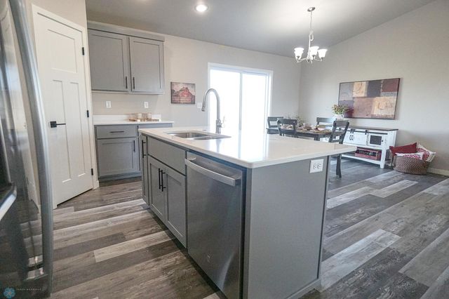 6016 80th Avenue S, Fargo, ND 58047