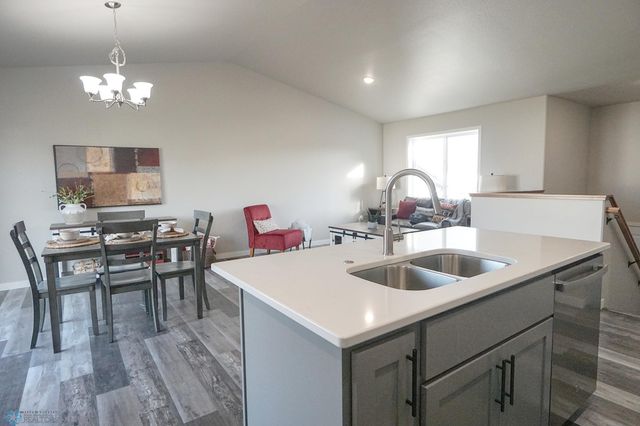 6016 80th Avenue S, Fargo, ND 58047