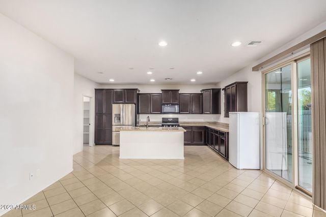 2418 W GARY Way, Phoenix, AZ 85041