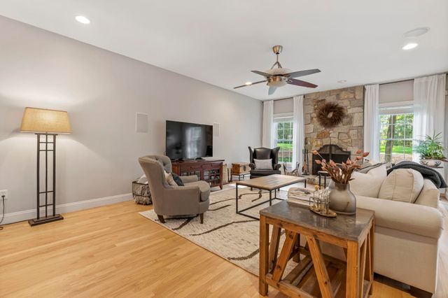 10 Poplar Road, Windham, NH 03087