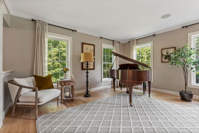 10 Poplar Road, Windham, NH 03087
