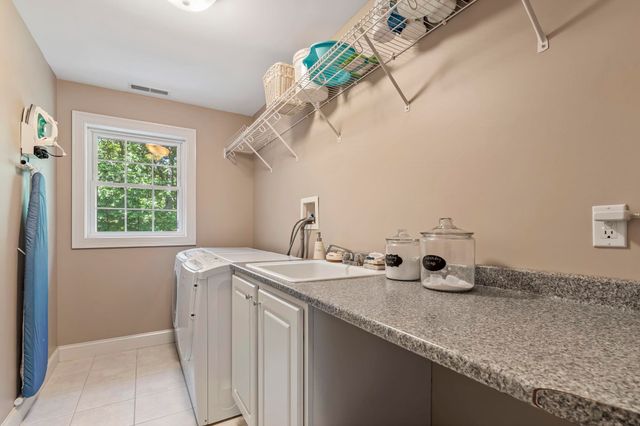 10 Poplar Road, Windham, NH 03087