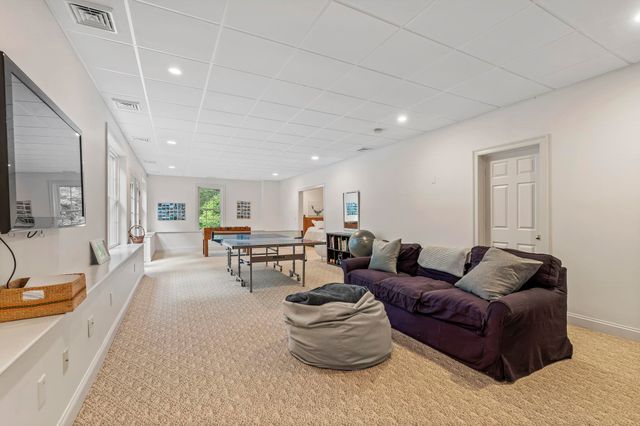 10 Poplar Road, Windham, NH 03087