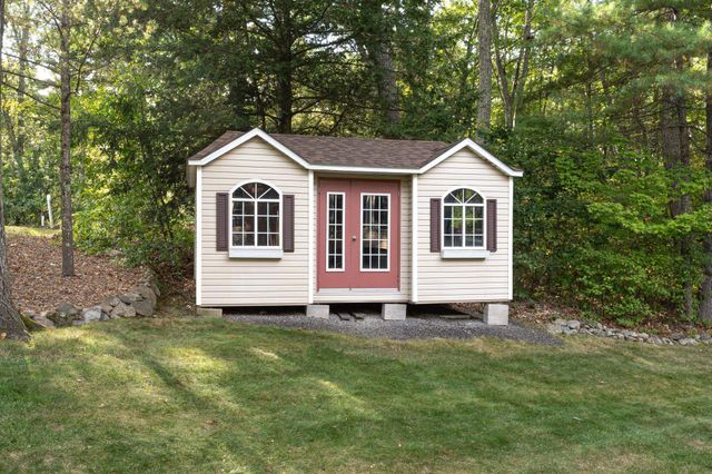 10 Poplar Road, Windham, NH 03087