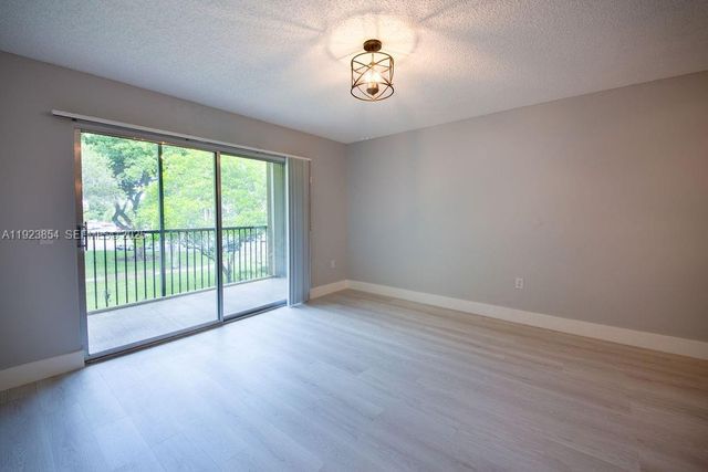 1200 SW 137th Ave 213E, Pembroke Pines, FL 33027