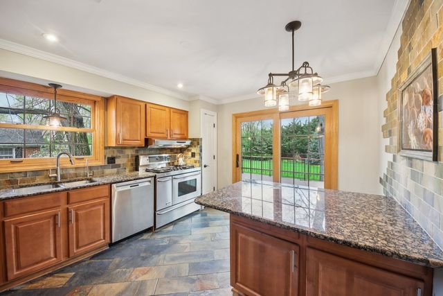 236 Monument Avenue, Barrington, IL 60010