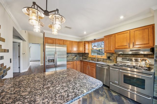 236 Monument Avenue, Barrington, IL 60010