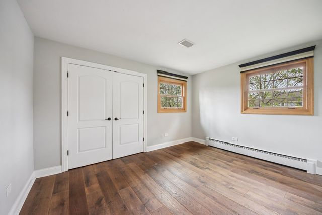236 Monument Avenue, Barrington, IL 60010