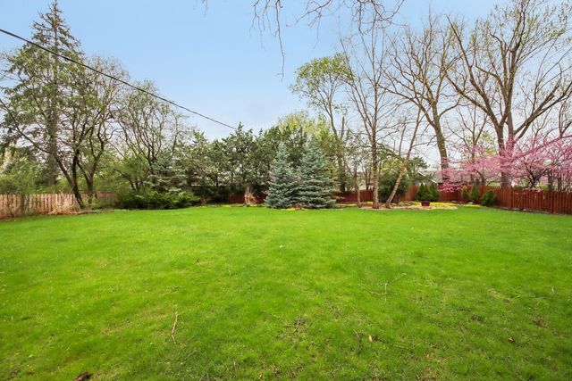 236 Monument Avenue, Barrington, IL 60010