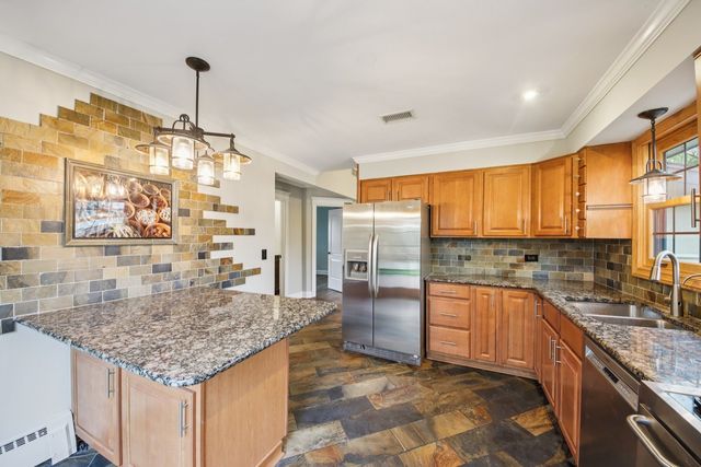 236 Monument Avenue, Barrington, IL 60010