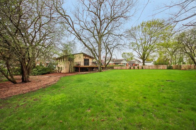 236 Monument Avenue, Barrington, IL 60010