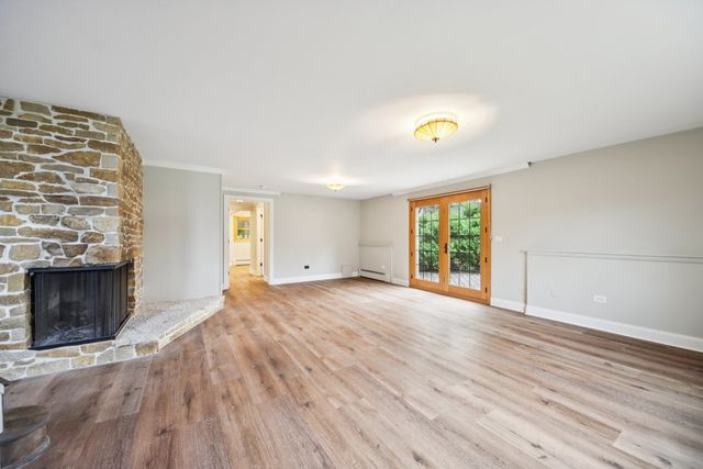 236 Monument Avenue, Barrington, IL 60010