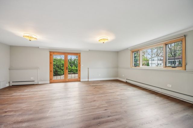 236 Monument Avenue, Barrington, IL 60010
