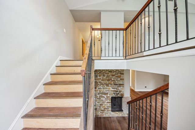 236 Monument Avenue, Barrington, IL 60010