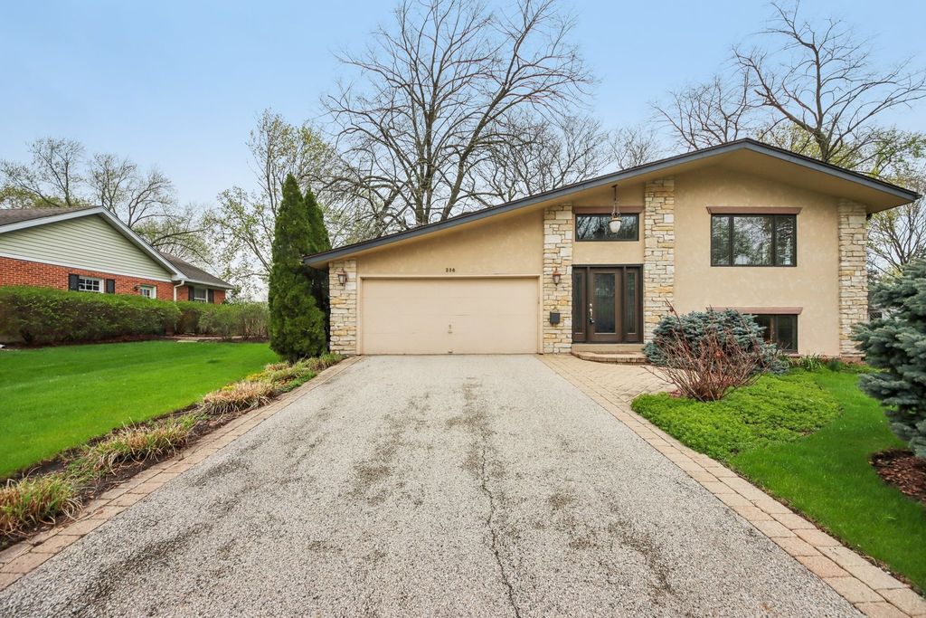 236 Monument Avenue, Barrington, IL 60010