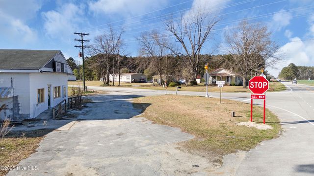 107 Wyse Fork Road, Trenton, NC 28585