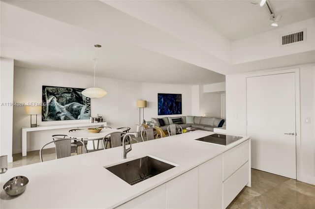 400 Alton Rd 911, Miami Beach, FL 33139