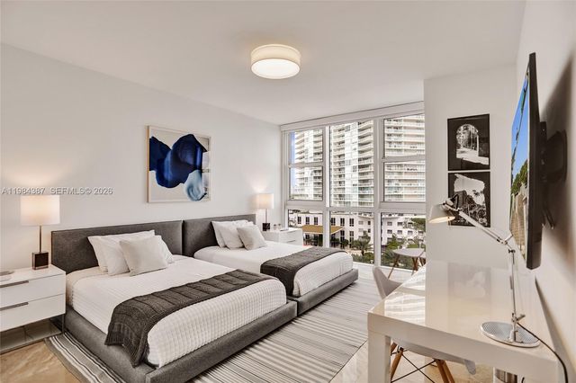 400 Alton Rd 911, Miami Beach, FL 33139