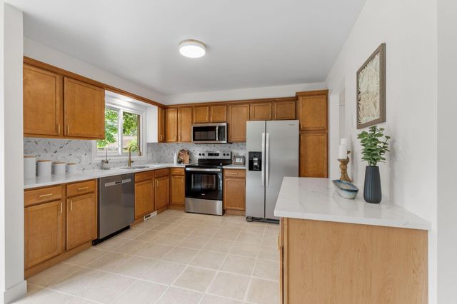 6589 E Fish Lake Road, Maple Grove, MN 55369