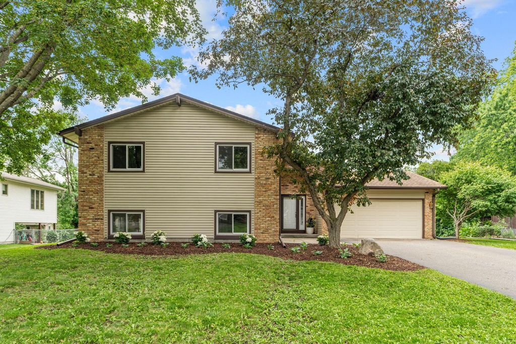 6589 E Fish Lake Road, Maple Grove, MN 55369