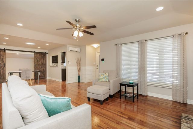 702 Texas Ave, Corpus Christi, TX 78404