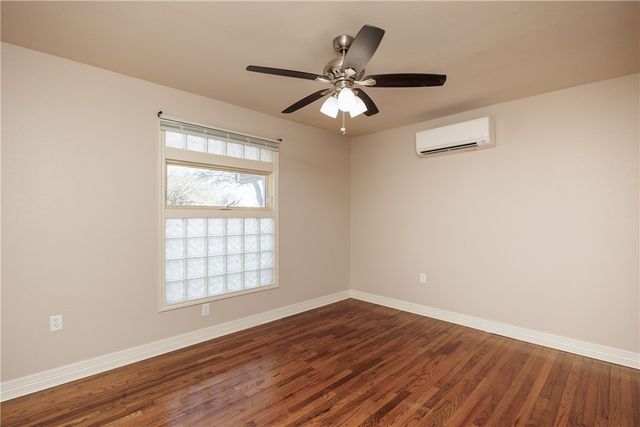 702 Texas Ave, Corpus Christi, TX 78404