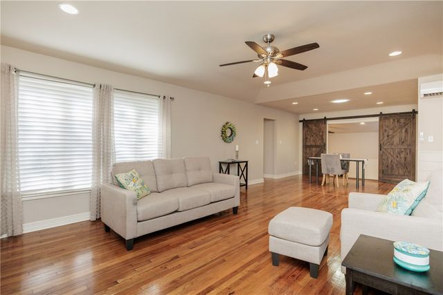 702 Texas Ave, Corpus Christi, TX 78404