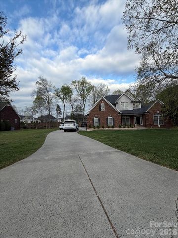7901 Tottenham Drive, Harrisburg, NC 28075