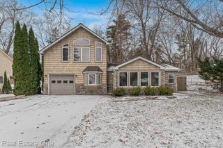 8955 Maplewood Avenue, Independence Charter Township, MI 48348