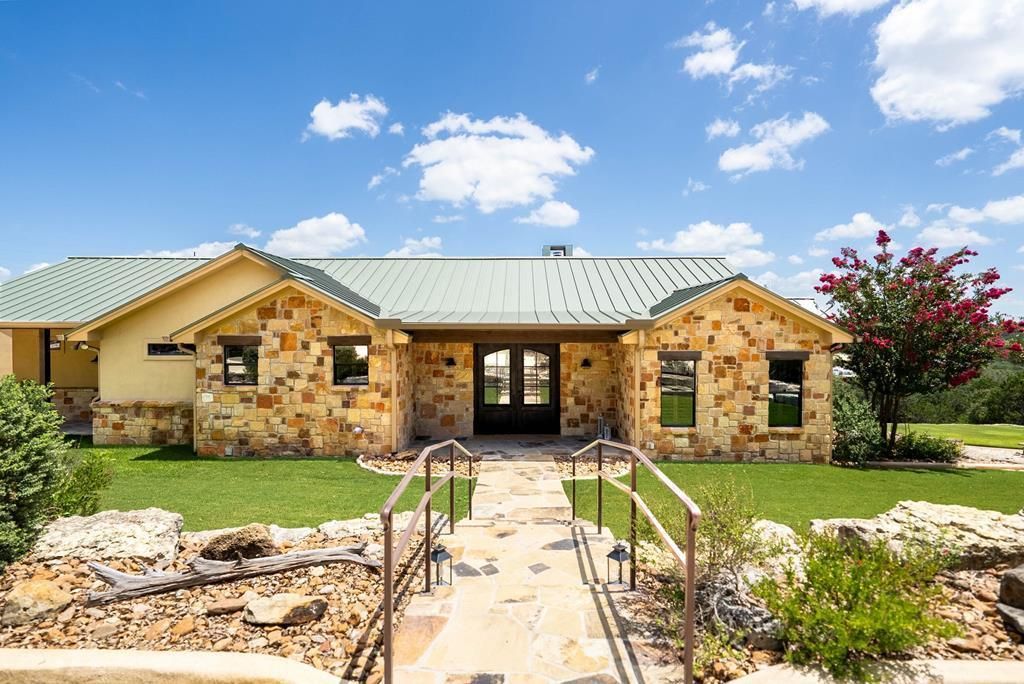 112 Juniper Pt, Ingram, TX 78025