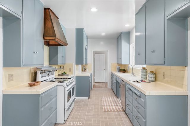 2214 N Westwood, Santa Ana, CA 92706