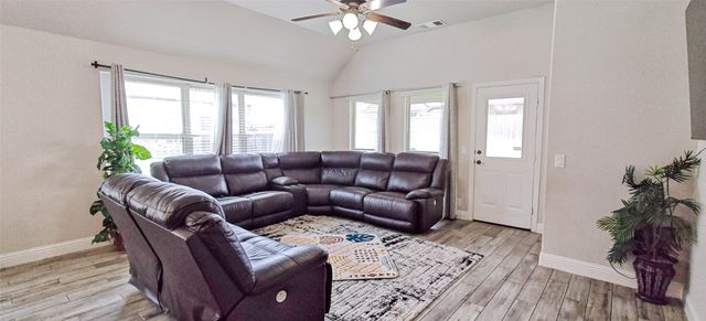 612 Bayonet Drive, Fort Worth, TX 76108