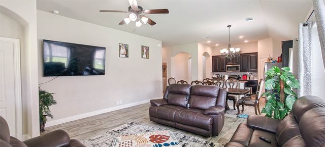 612 Bayonet Drive, Fort Worth, TX 76108