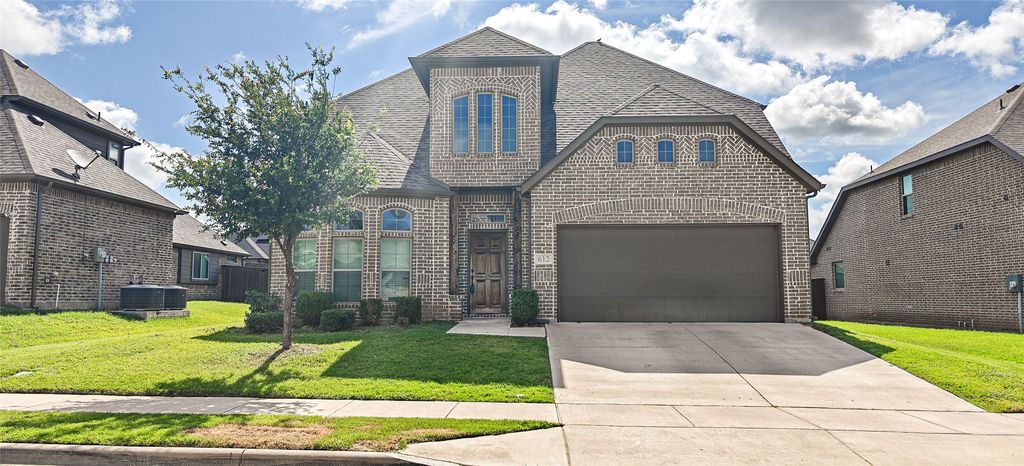 612 Bayonet Drive, Fort Worth, TX 76108