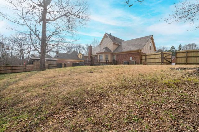 2630 DAVIES PLANTATION RD, Memphis, TN 38016