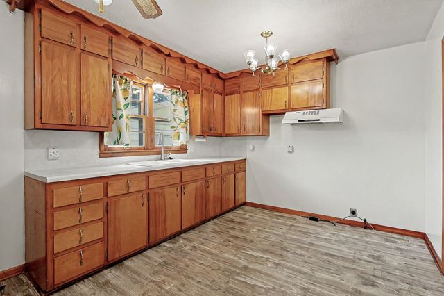 2527 W 32nd, Wichita, KS 67217