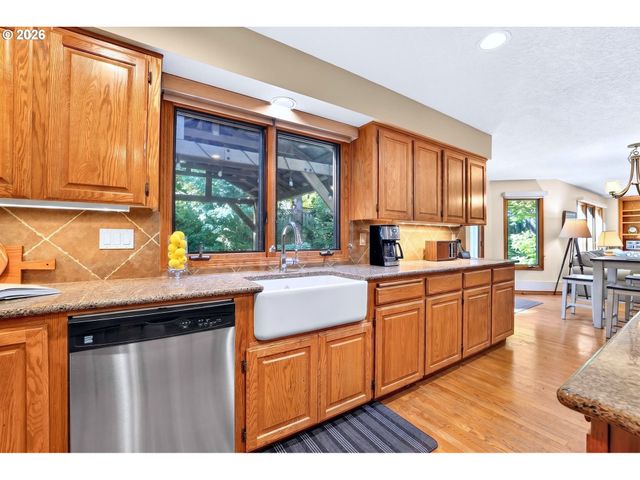 1334 TROON Dr, West Linn, OR 97068