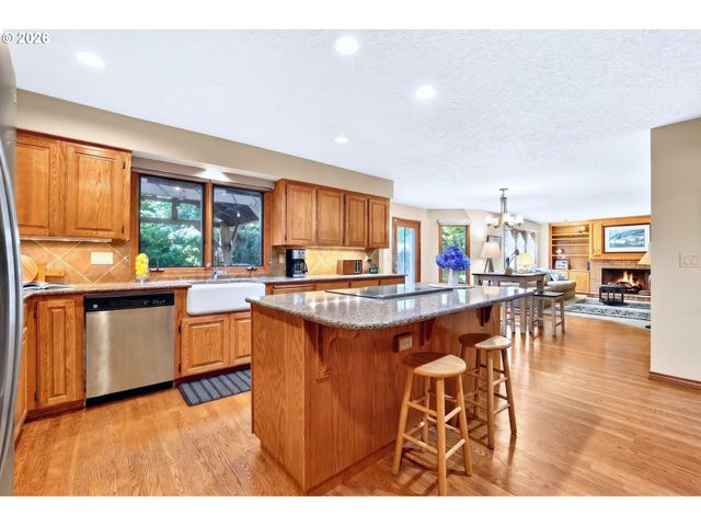 1334 TROON Dr, West Linn, OR 97068