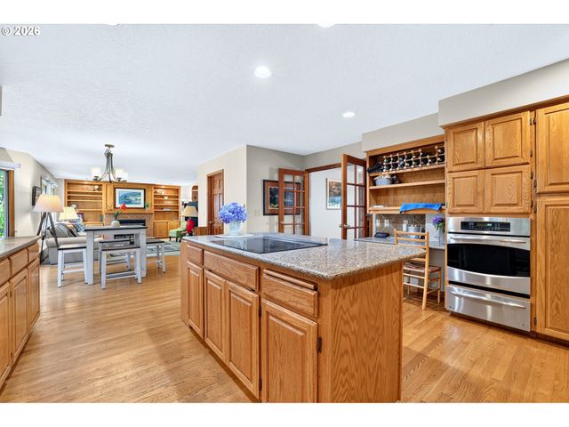 1334 TROON Dr, West Linn, OR 97068
