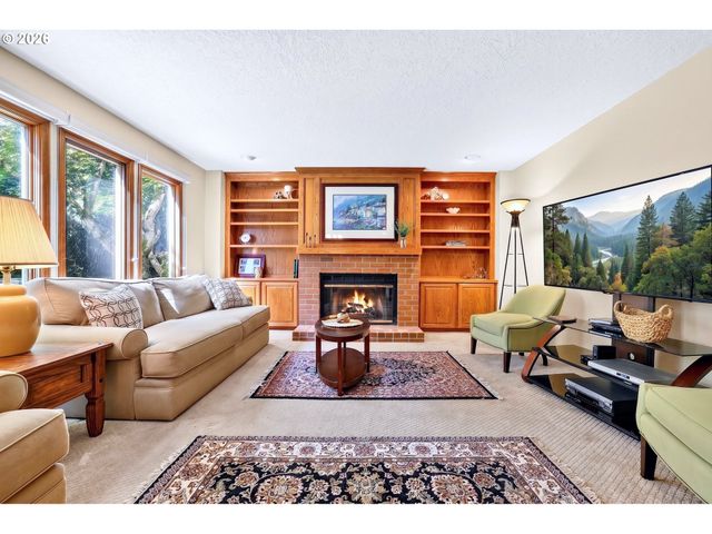 1334 TROON Dr, West Linn, OR 97068