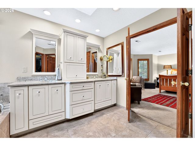 1334 TROON Dr, West Linn, OR 97068