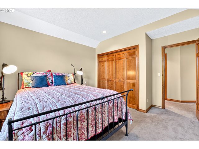 1334 TROON Dr, West Linn, OR 97068