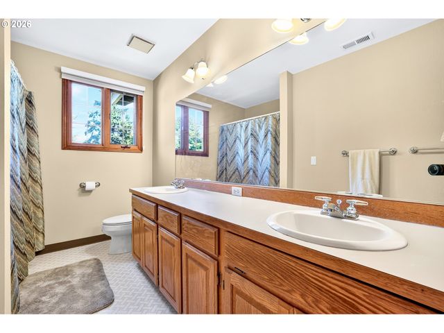 1334 TROON Dr, West Linn, OR 97068