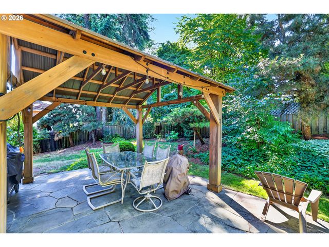1334 TROON Dr, West Linn, OR 97068