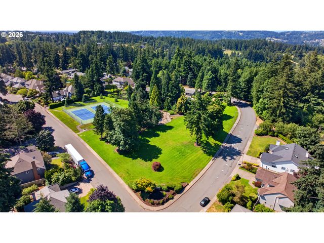 1334 TROON Dr, West Linn, OR 97068