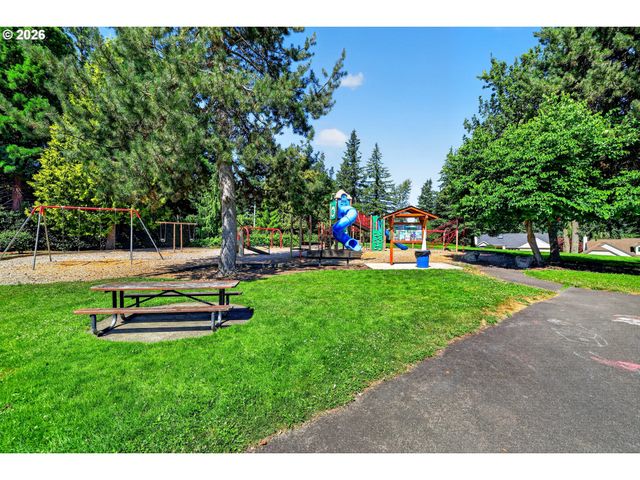 1334 TROON Dr, West Linn, OR 97068