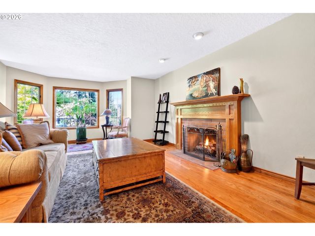 1334 TROON Dr, West Linn, OR 97068